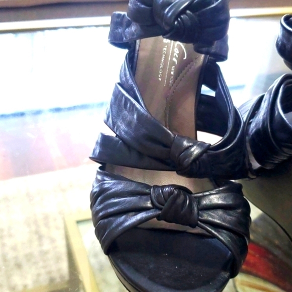 Kenneth Cole Why Knot Black leather wedge heel open toes covered back 6.… - Picture 3 of 9